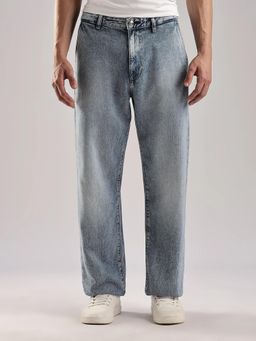 Calvin Klein - Light-Wash Relaxed Fit Mid Rise Jeans