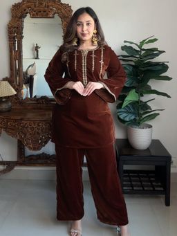 Janasya - Women Brown Embroidered Straight Kurti And Pant