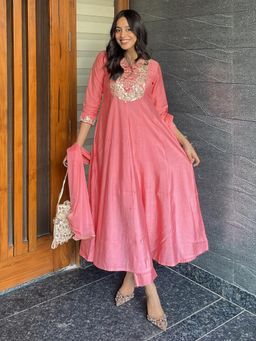Janasya - Women Pink Embroidered Anarkali Kurta Pant With Dupatta