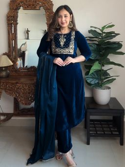 Janasya - Women Teal Embroidered Straight Kurta Pant With Dupatta