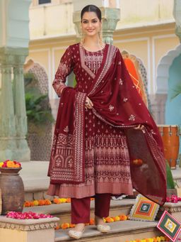 Rain & Rainbow - Embroidered Georgette Kurta Pant With Dupatta