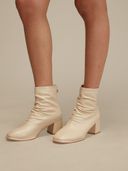 Off White color option, Sold out, Currently selected