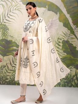 VISHUDH - Women Off White Embroidered Kurta with Pant & Dupatta (Set of 3)