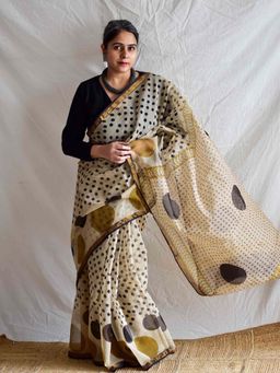 Sundarii - Polka Love Dabu Kota Doria Saree and Unstitched Blouse