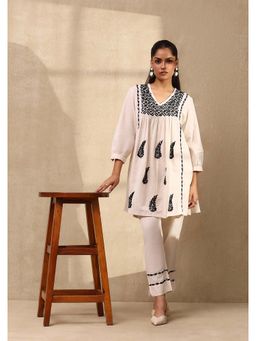 House of Chikankari - Women's Off White Cotton Linen Blend Chikankari Co-Ord (Set of 2)