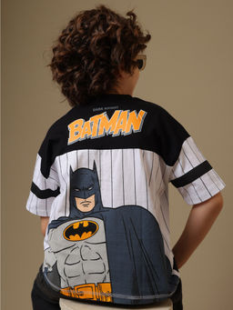 Kidsville - Official DC Comics Batman Boys Multi-Color V-Neck Varsity T-Shirt