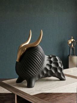 Smokey Cocktail - Yak Sculpture - Black