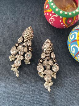 Digital Dress Room - Fish & Kundan Design With Pearl Earrings