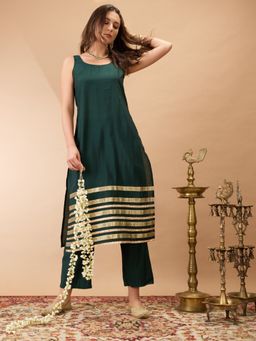 Globus - Women Green Sleeveless Round Neck Straight Kurta with Pant (Set of 2)