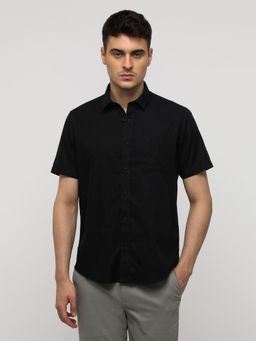 Crocodile - Men Black Essential Solid Half Sleeve Shirt
