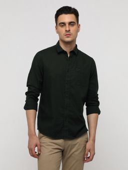 Crocodile - Men Olive Essential Solid Half Sleeve Shirt