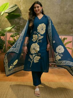 Vastramyaa - Women Teal Floral Printed Kurta with Pant and Dupatta