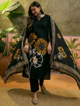 Vastramyaa - Women Black Floral Printed Kurta with Pant and Dupatta