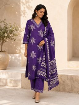 Vastramyaa - Women Purple Floral Printed Kurta with Pant and Dupatta