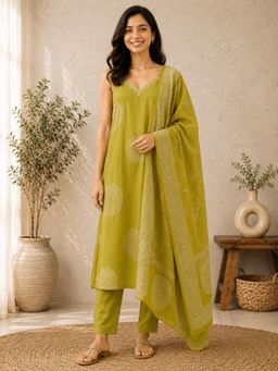 Vastramyaa - Women Green Printed Sequined Work Kurta with Pant and Dupatta