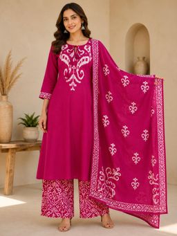 Vastramyaa - Women Pink Floral Printed Kurta with Palazzo and Dupatta