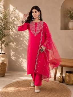 Vastramyaa - Women Pink Embroidered Zari Kurta with Pant and Dupatta
