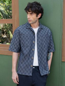 CAHOOT - Men Navy Blue Textured Relaxed Half Sleeve Casual Shirt
