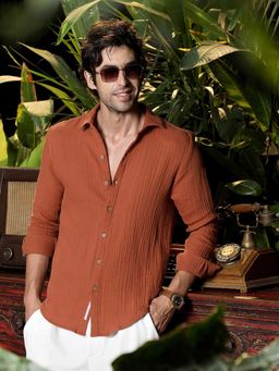CAHOOT - Men Rust Self Texture Regular Casual Full Sleeve Shirt