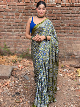 Sareemall - Green Crepe Printed Saree with Unstitched Blouse