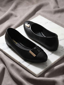 ROCIA - By Regal Black Women Classic Buckled Ballerinas
