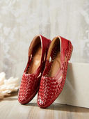 Red color option, Sold out, Currently selected