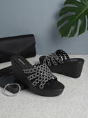 Black color option, Currently selected