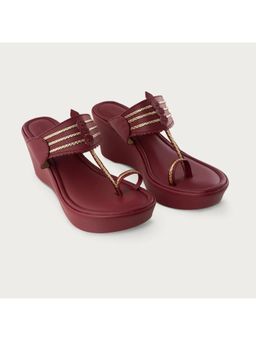 AUZORI - Women Maroon Leather Kolhapuris