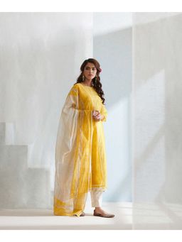 WeaverStory - Yellow & White Block Printed Chanderi Kurta with Pants and Dupatta (Set of 4)