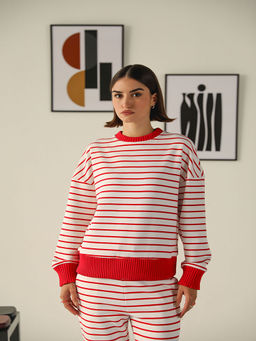 Muvazo - Red Warm-Hug Fleece Sweatshirt