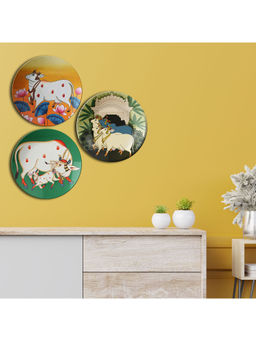 ARTBUG - Indian Cow Art on Plates