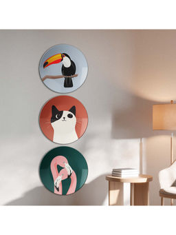 ARTBUG - A Toucan, a Cat, and Flamingos