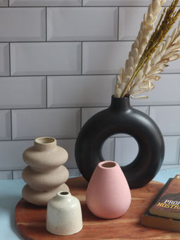 WEAVING HOMES - Mismatched Vases