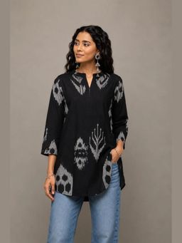 Sutra Art of Clothing - Women Handloom Black Printed Short Kurta