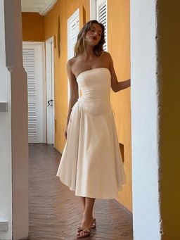 Outzidr - White Bandeau Flared Dress