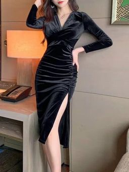 Outzidr - Black V-Neck Ruched Bodycon Party Dress