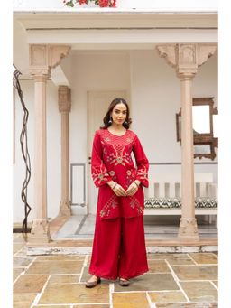 Nehamta - Women Red Embroidered Kurta with Pant