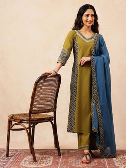 Vbuyz - Women Olive Floral Printed Kurta with Palazzo and Dupatta