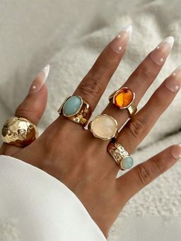 OOMPH - Boho Retro Look Gold Tone Ring Set (Pack of 5)