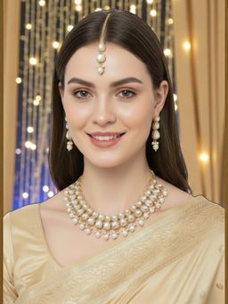 OOMPH - Gold Kundan Jewellery Set