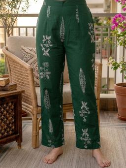 ARAMYA - Women Green Soft Cotton Floral Printed Pant