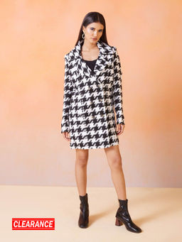RSVP by Nykaa Fashion - Black And White Houndstooth Double Breasted Overcoat