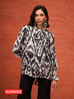 RSVP by Nykaa Fashion - Nikita Mhaisalkar White and Black Ikkat Print Comfort Fit Shirt with Tie Up Sash