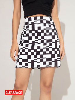 Twenty Dresses by Nykaa Fashion - Black And White Geometric Printed A Line Short Skirt