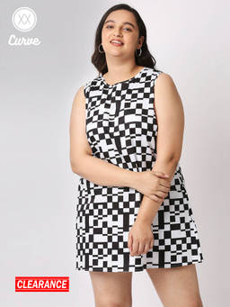 Twenty Dresses by Nykaa Fashion - Curve Black And White Geometric Printed Shift Dress