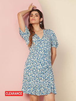 Twenty Dresses by Nykaa Fashion - Blue Floral Printed V Neck Fitted Short Dress
