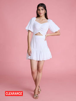 Twenty Dresses by Nykaa Fashion - White Solid Sweetheart Neck Fit And Flare Dress
