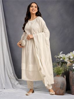Zuri - White Resham Embroidered Crepe Kurta with Embroidered Pant and Dupatta - Set of 3