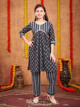 Aarika - Girls Black Floral Print Cotton Kurta with Pant