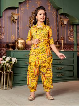 Aarika - Girls Yellow Printed Polycrepe Kurta with Salwar & Jacket
